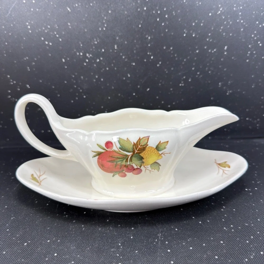 Wedgwood Etruria Barlaston Drury Lane Gravy Boat Attached Underplate Fruit Motif